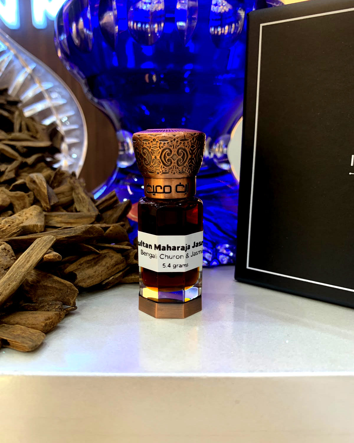Sultan Maharaja Jasmine perfume oil with agarwood and blue crystal